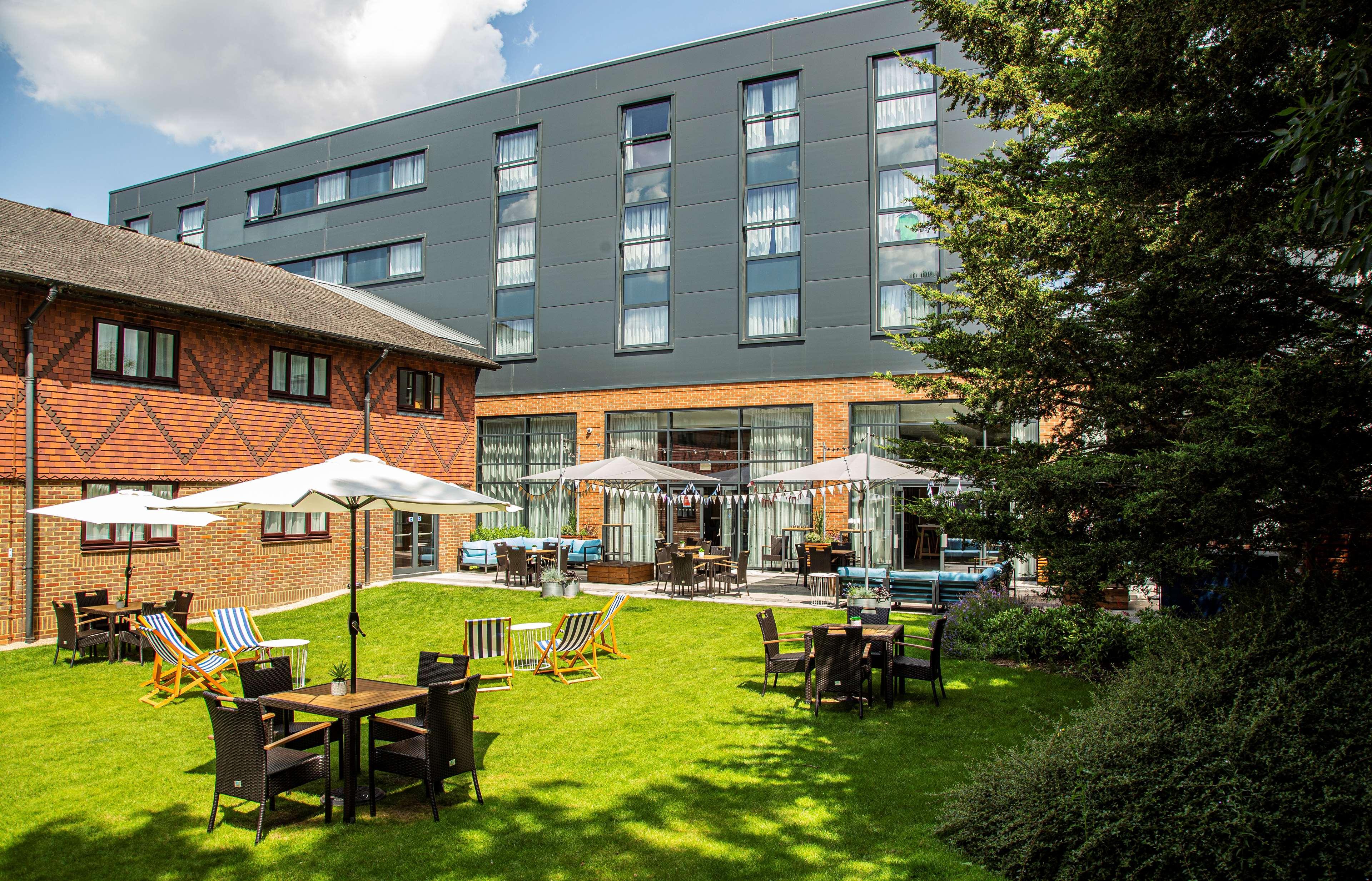 Hilton Garden Inn Abingdon Oxford Exterior photo