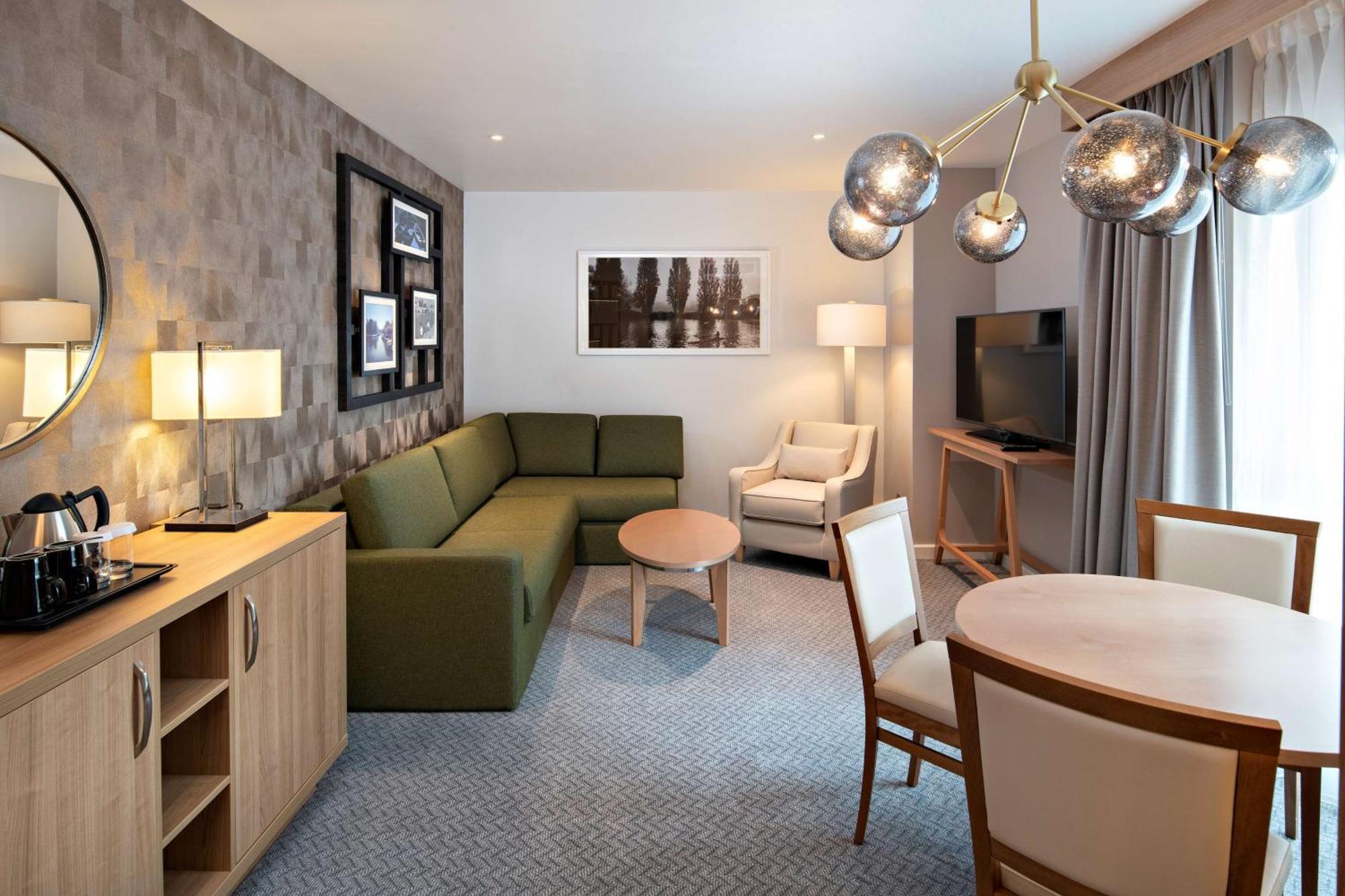 Hilton Garden Inn Abingdon Oxford Exterior photo