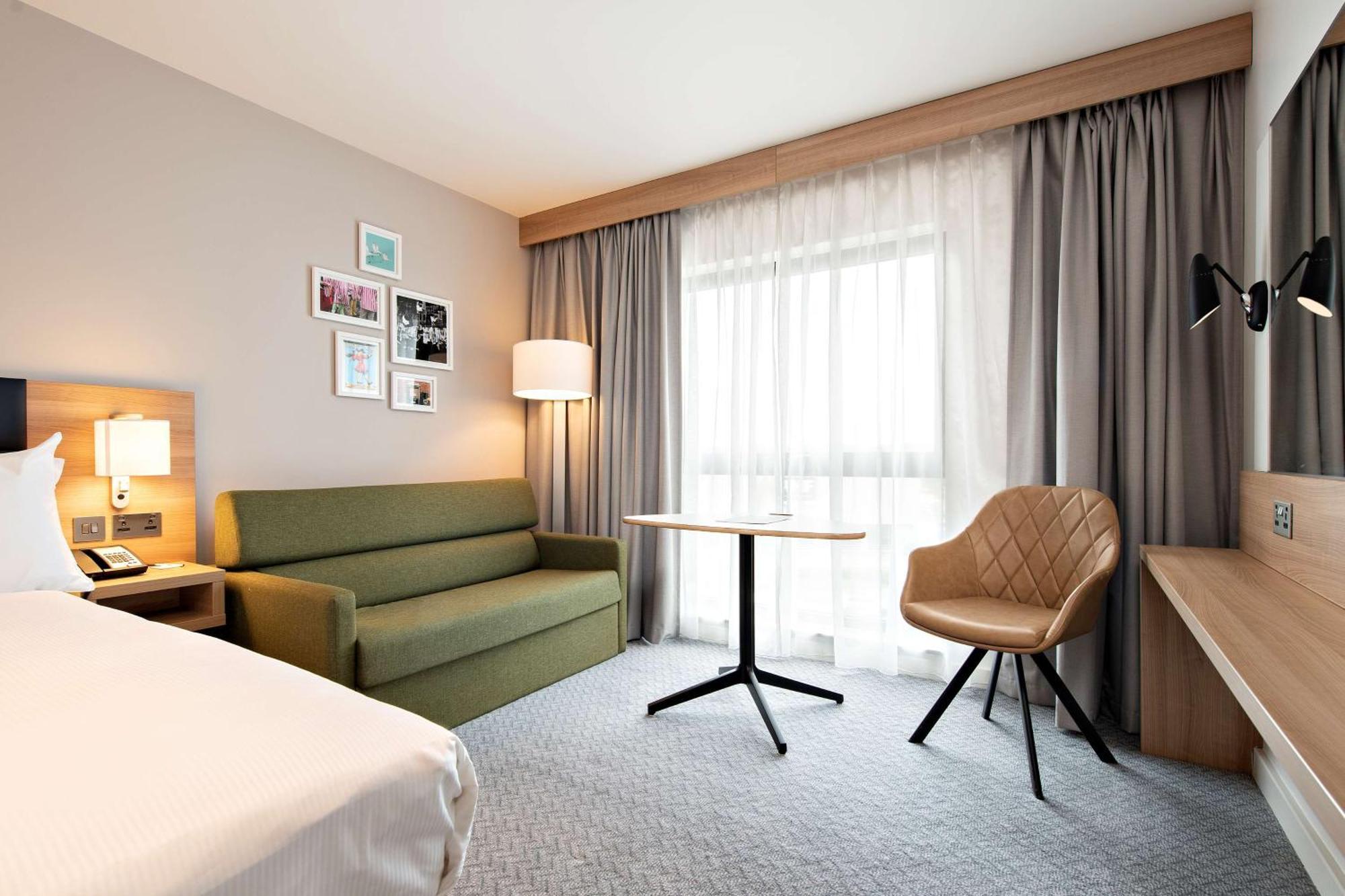 Hilton Garden Inn Abingdon Oxford Exterior photo