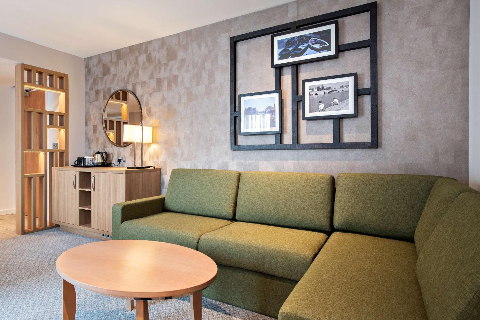Hilton Garden Inn Abingdon Oxford Exterior photo