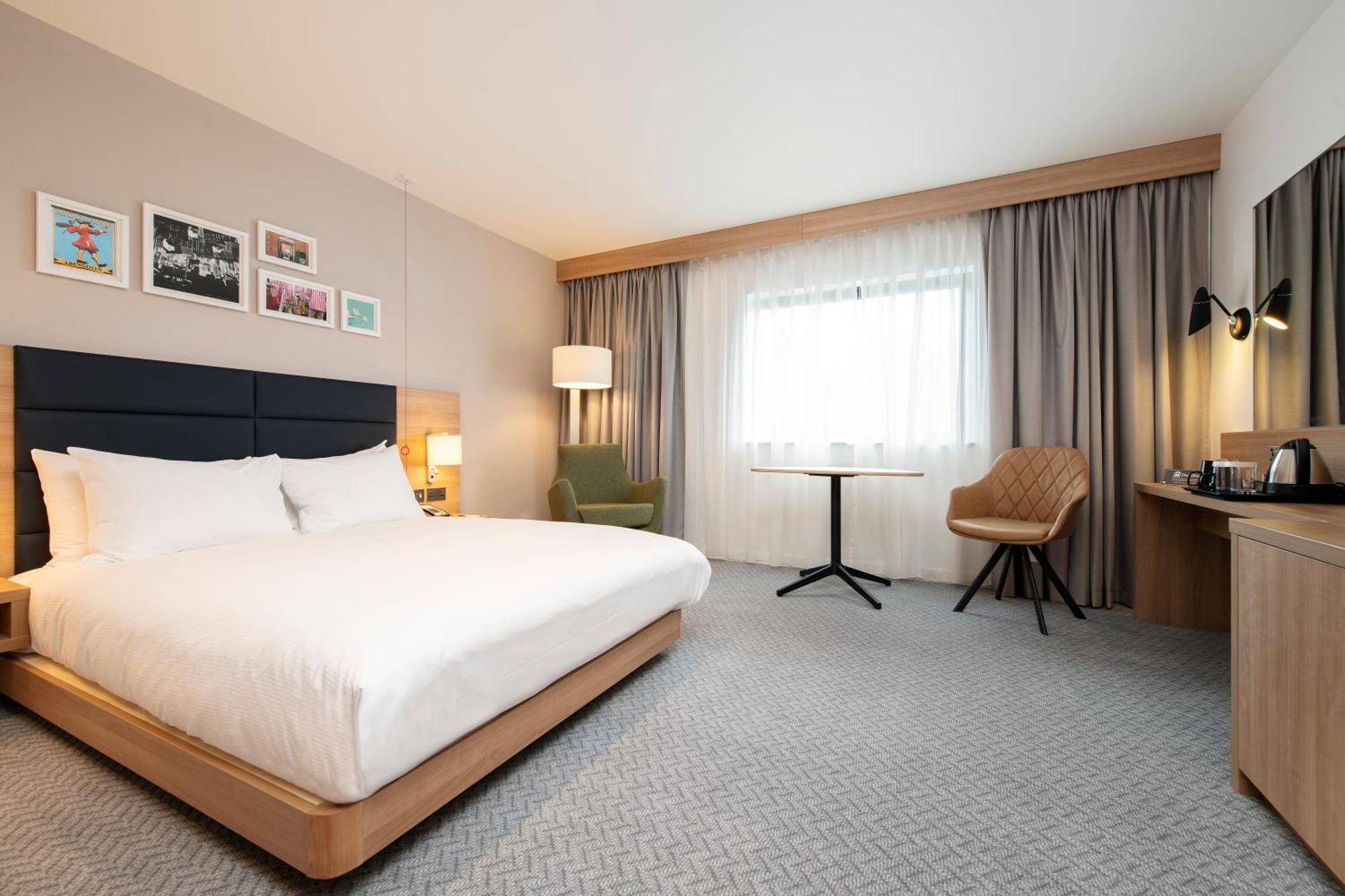 Hilton Garden Inn Abingdon Oxford Exterior photo
